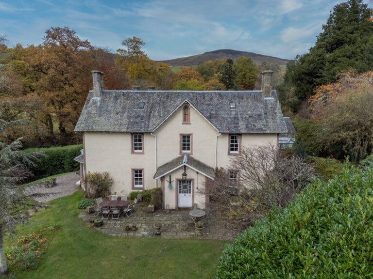 Rent House Claret Narcissus Perth and Kinross