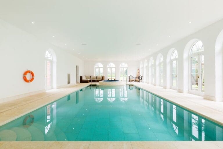 Rent House Windsor Painted Cotswolds