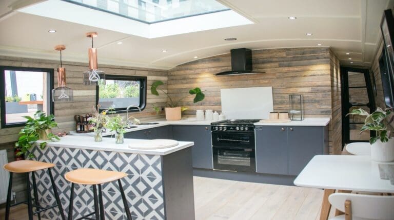 Rent Houseboat Lava Dodo Edgware Road