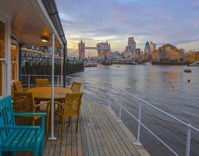 Rent Houseboat Liseran Toddy Tower Bridge