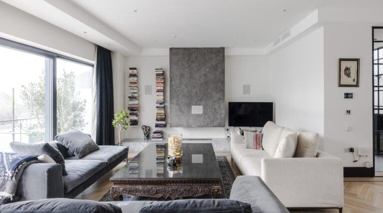 Rent Penthouse Satin Balsa Victoria