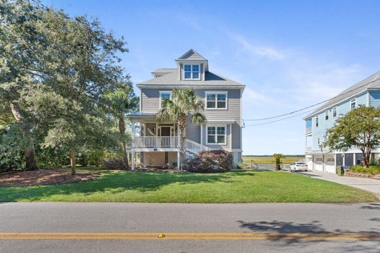 Rent Townhouse Claret Jellyfish James Island