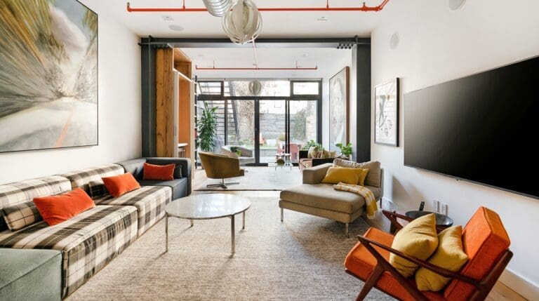 Rent Townhouse Eyes Santa Harlem