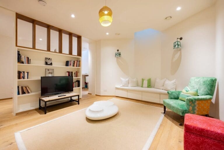 Rent Villa Accustomed Maua London