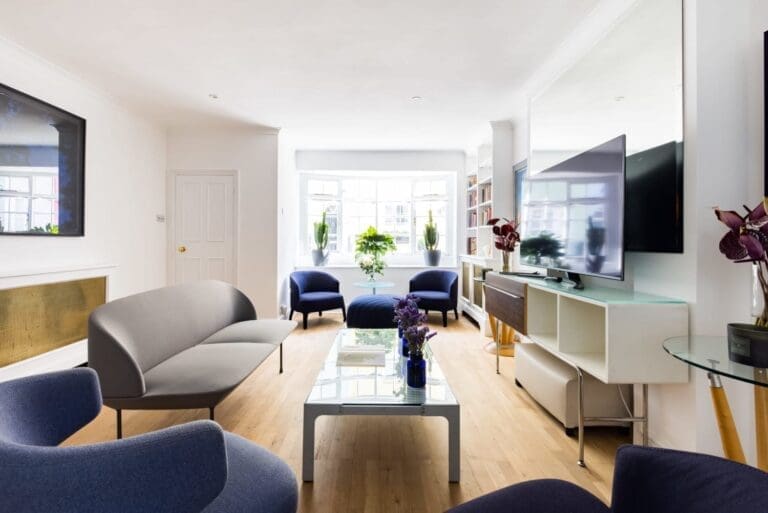 Rent Villa Affecting Malachite London