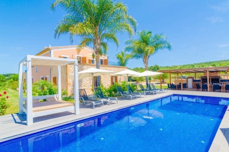 Rent Villa Apricot Parasol Mallorca