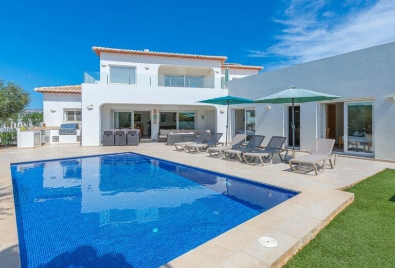 Rent Villa Atomic Siris Spain