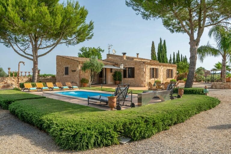 Rent Villa Bean Kumaon Mallorca