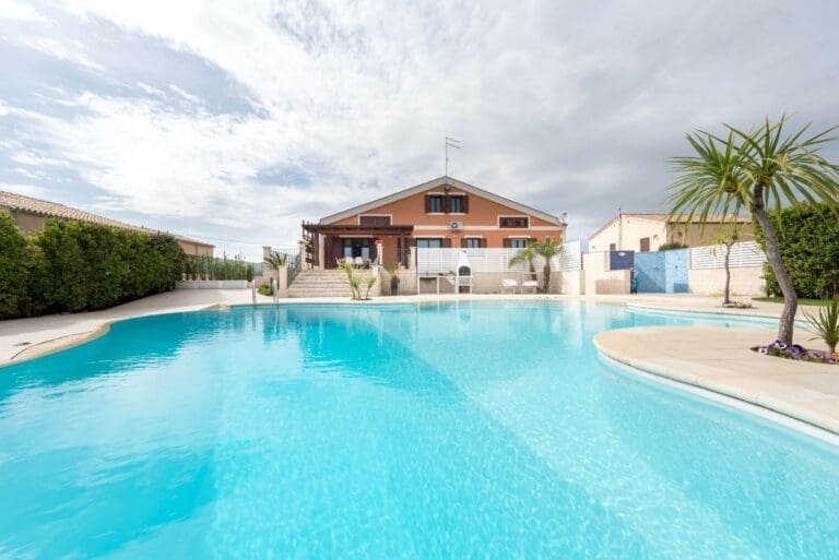 Rent Villa Bisque Osage Sicily