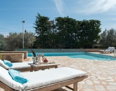 Rent Villa Black Tiama Peloponnese