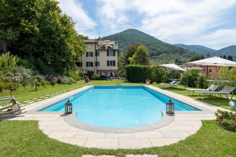 Rent Villa Blanched Kyanite Tuscany
