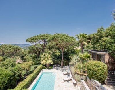 Rent Villa Blue-Gray Wild France