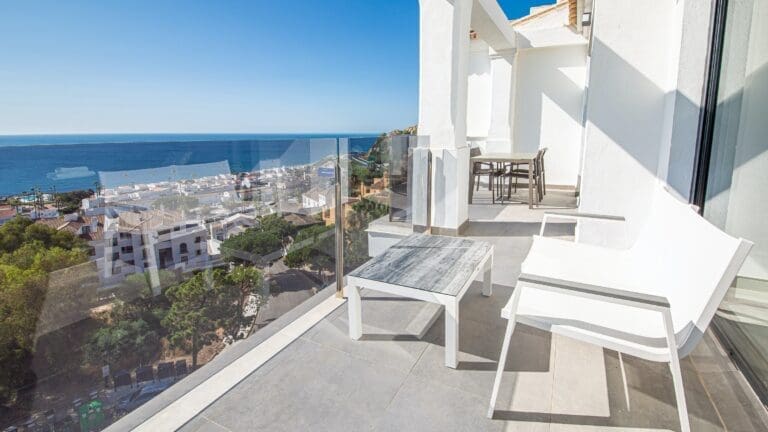 Rent Villa Blue Pommelo Spain