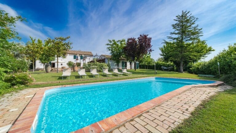 Rent Villa Blue-Violet Sugarapple Italy