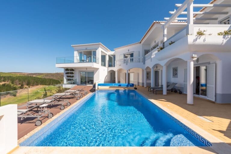 Rent Villa Burgundy Umbrella Pine Algarve