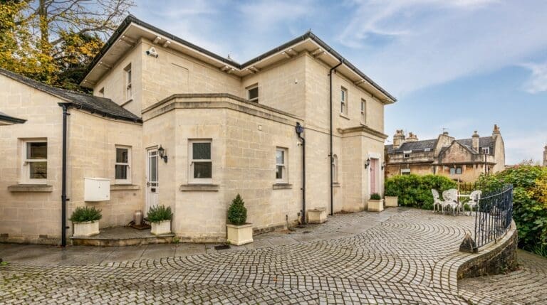 Rent Villa Burnt Gusano Bath