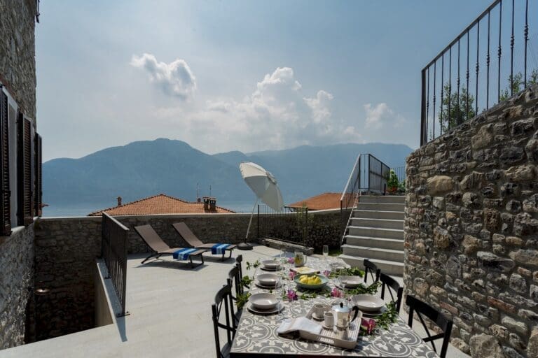 Rent Villa Champagne Huckleberry Lake Como