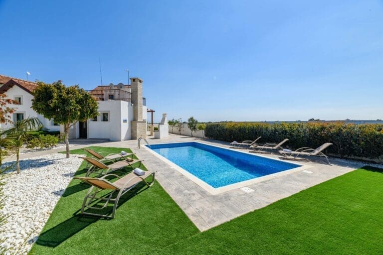 Rent Villa Chiffon Pond Cyprus