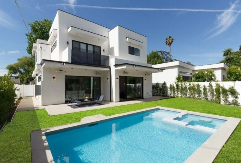 Rent Villa Coffee Mahogany Encino