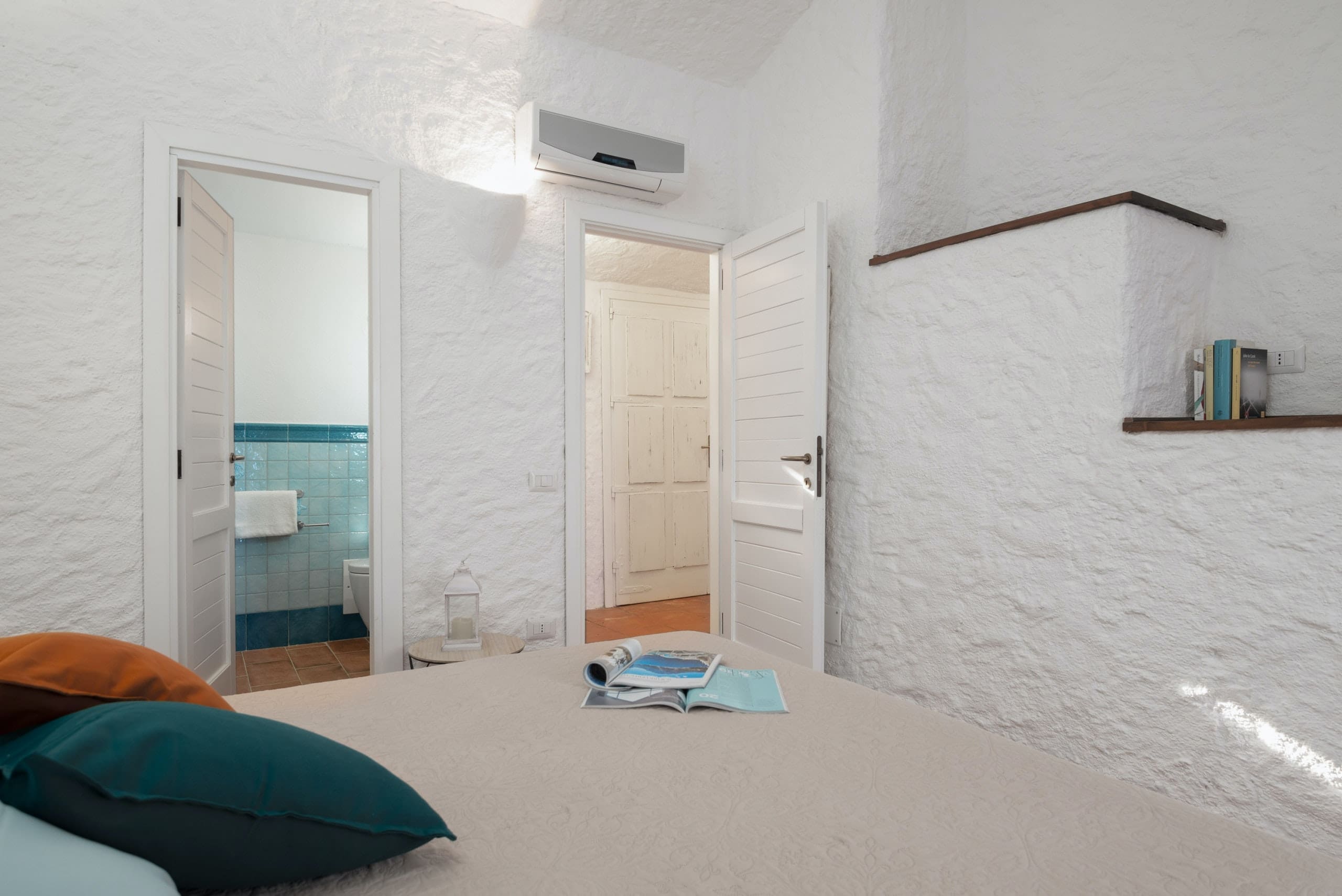 Rent Villa Cornflower Goyavier Sardinia