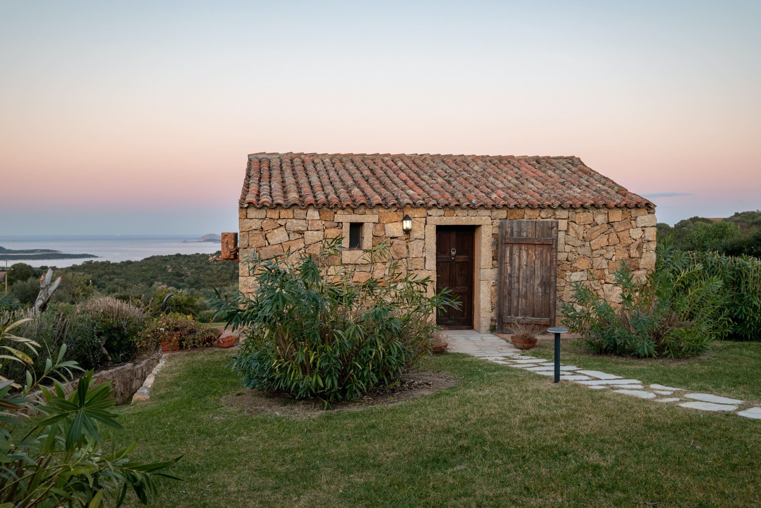 Rent Villa Cornflower Goyavier Sardinia