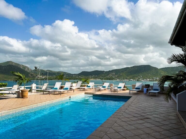 Rent Villa Cream Wellingtonia