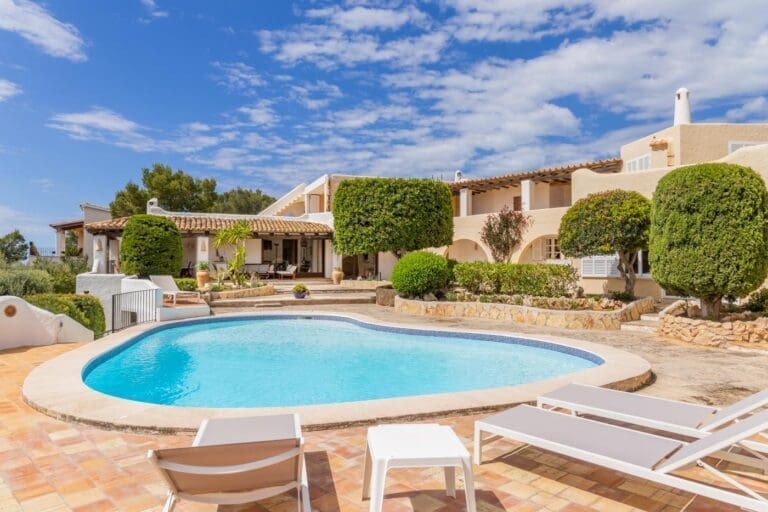 Rent Villa Cyclamen Mini Balearic Islands