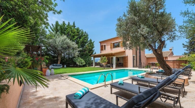 Rent Villa Dainty Cowtail Balearic Islands