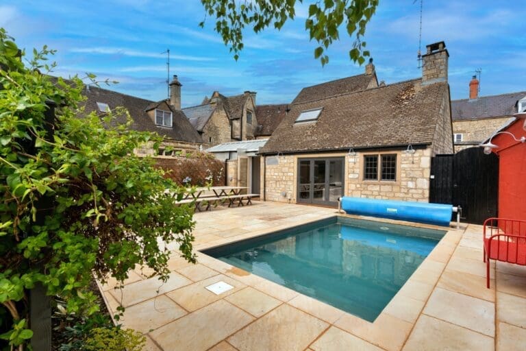 Rent Villa Ebony Boab Gloucestershire
