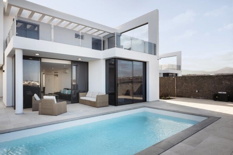 Rent Villa Explorative Minion Spain