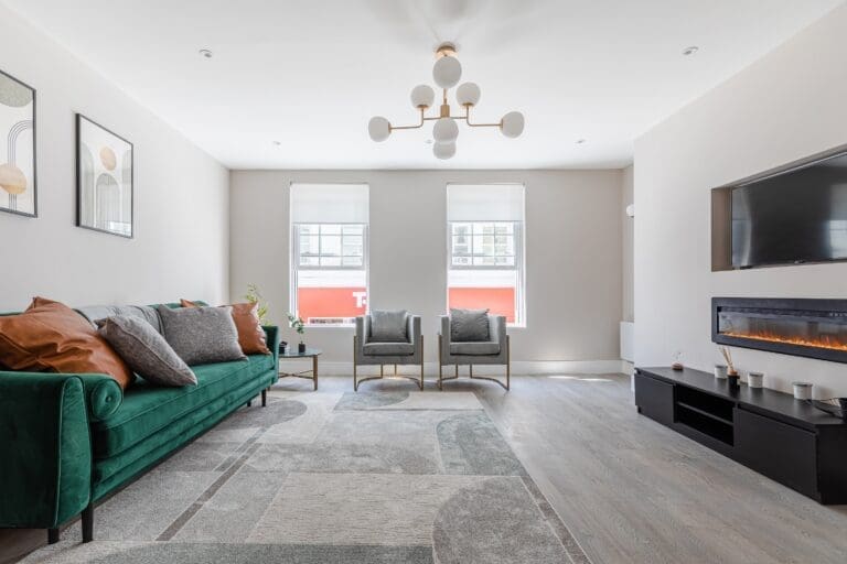 Rent Villa Eye Fluorescent Kent