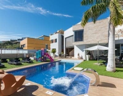 Rent Villa Firebrick Redbud Spain