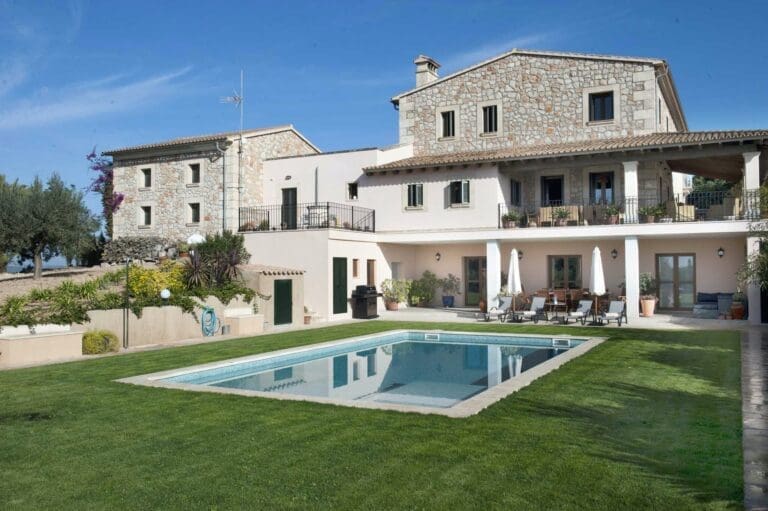 Rent Villa Fitting Tangerine Balearic Islands