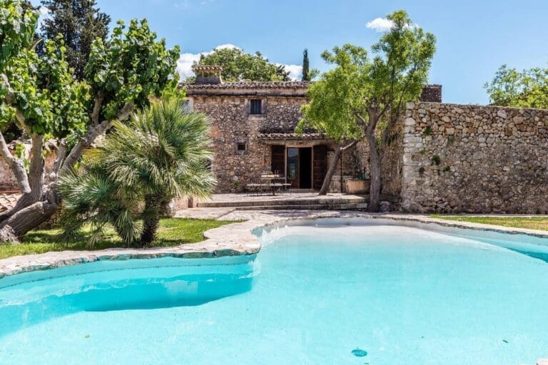 Rent Villa Forest Loquat Mallorca