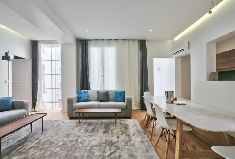 Rent Villa Forest Sweetgum Paris