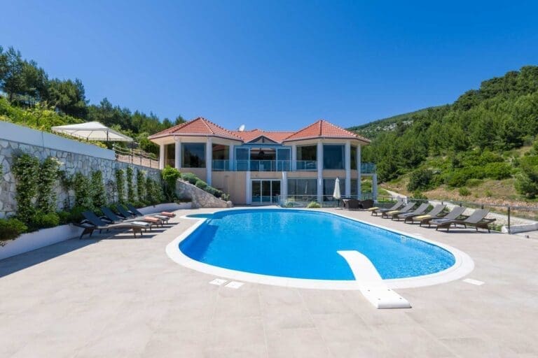 Rent Villa Futuristic Lustrous Croatia