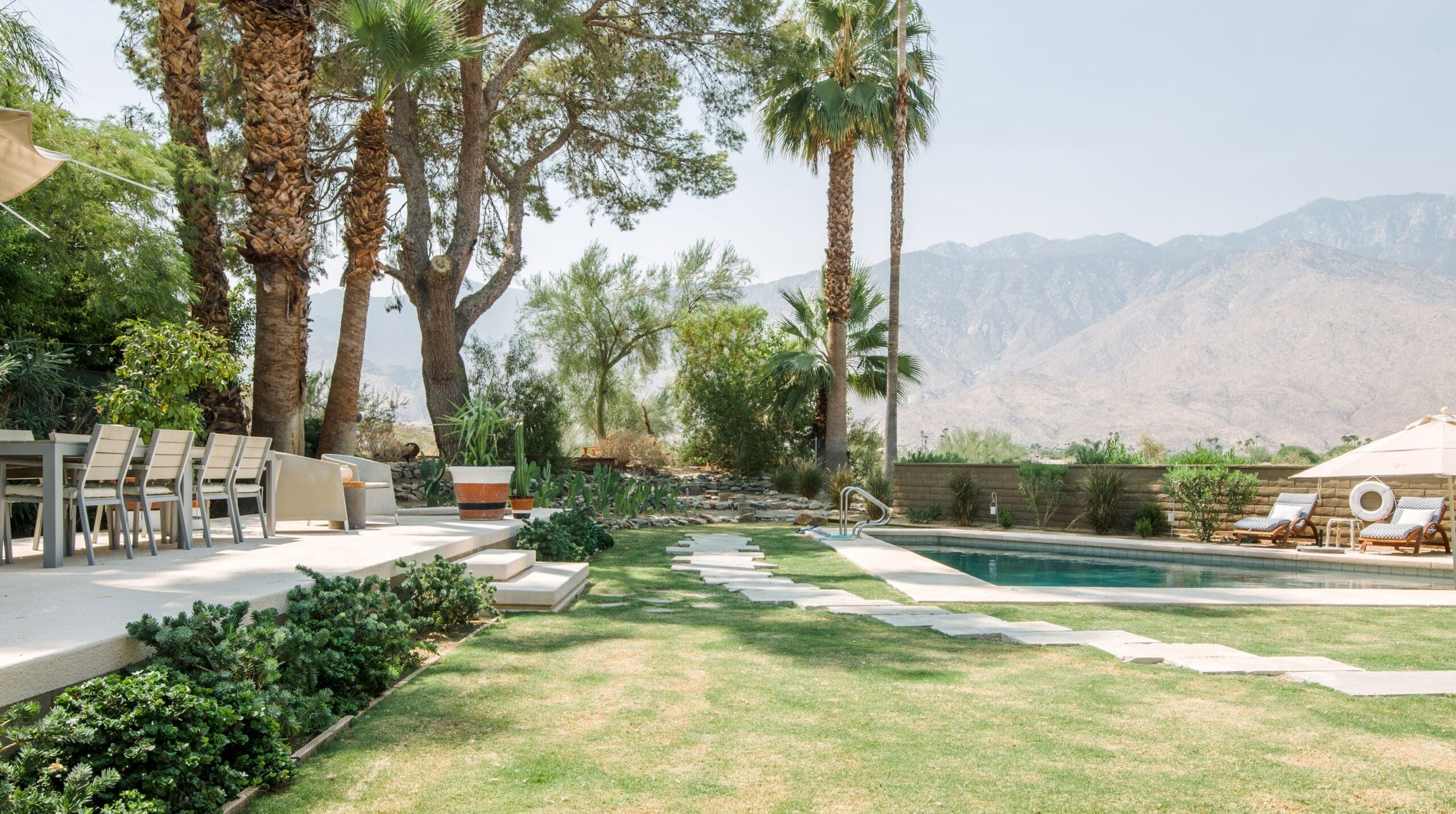 Rent Villa Grain Cornflower Palm Springs