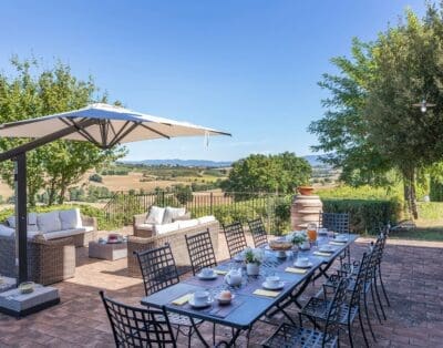 Rent Villa Green-Yellow Monkshood Tuscany