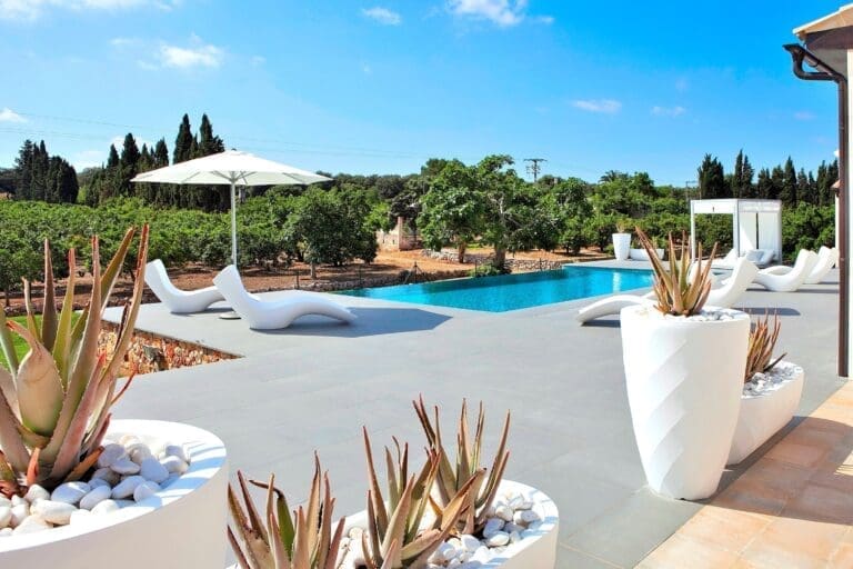 Rent Villa Gregarious Gardenia Balearic Islands