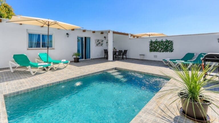 Rent Villa Gutsy Cotta Spain