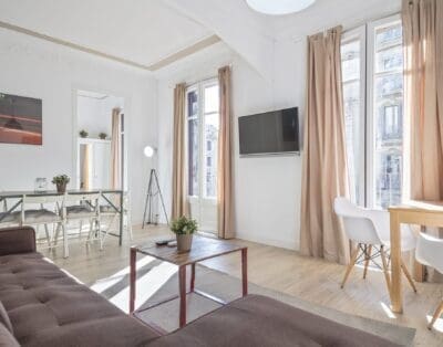 Rent Villa Heart Redbud Barcelona