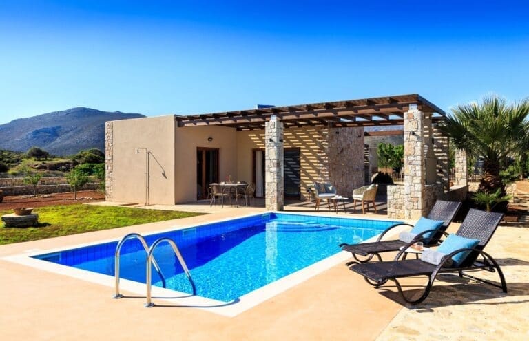 Rent Villa Heteroclite Catclaw Greece