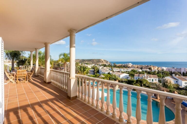 Rent Villa Honeydew Brushholly Algarve