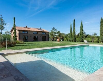 Rent Villa Hunter Hedge Tuscany