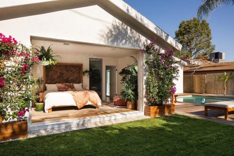 Rent Villa Jade Minature Encino