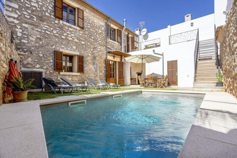 Rent Villa Judicious Shae Balearic Islands