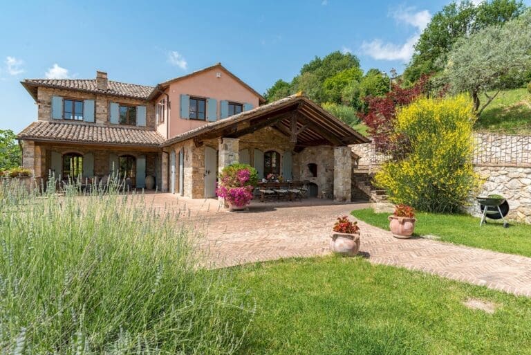 Rent Villa Lanzones Paperbark Umbria