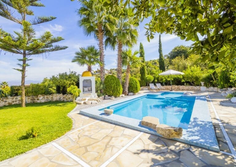 Rent Villa Laser Redwood Spain