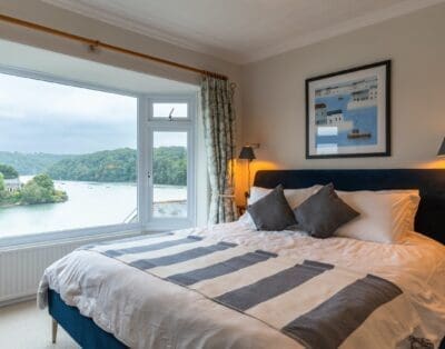 Rent Villa Light Safflower Cornwall