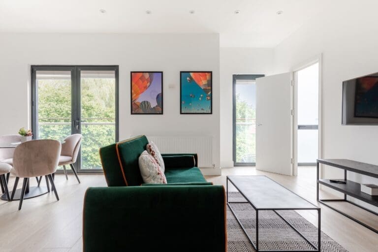 Rent Villa Lucid Upbeat Surrey